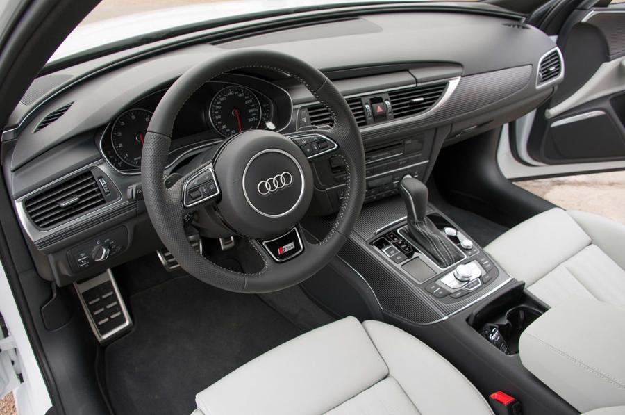 Торпедо Audi A6 TFSI Sedan (4G, C7) 2014 года  (WW) (фото 22 из 28)